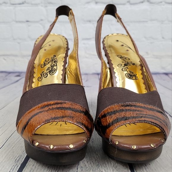 NAUGHTY MONKEY | leather platform tiger animal print high heels - Picture 5 of 10